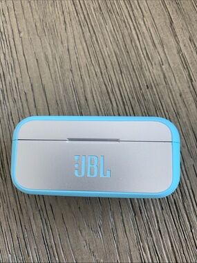 JBL Two-Tone Earbud Charging Case - Silver & Light Blue
